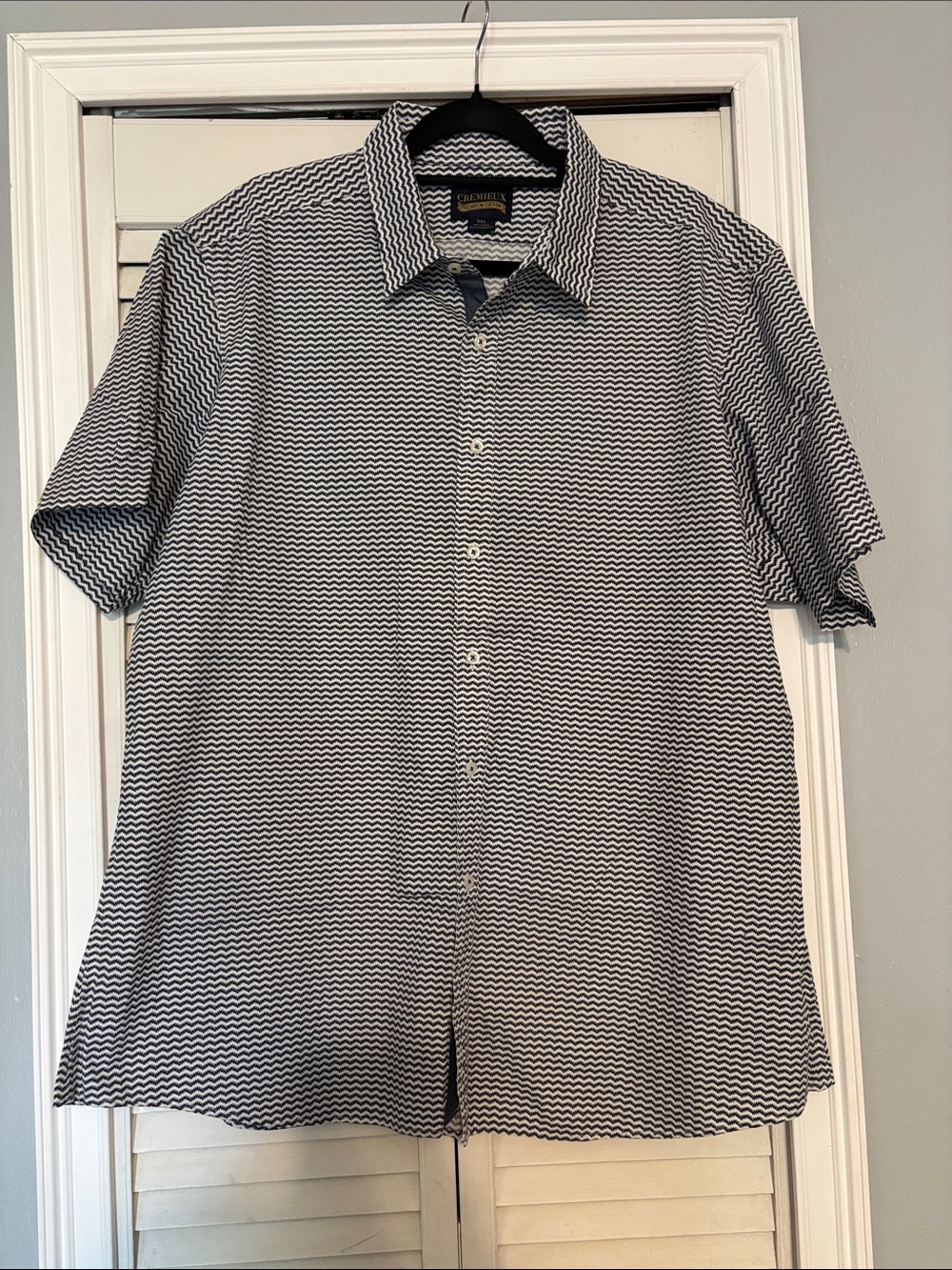 Daniel Cremieux Short Sleeve Button-Up Shirt in Black & White Wave Pattern